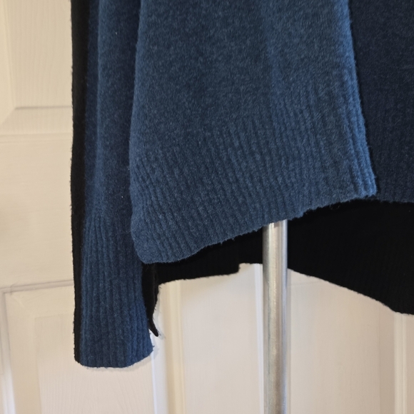 Athleta Transit Merino Wool Blend Colorblock Turtleneck Teal/Black Sweater - Picture 5 of 17